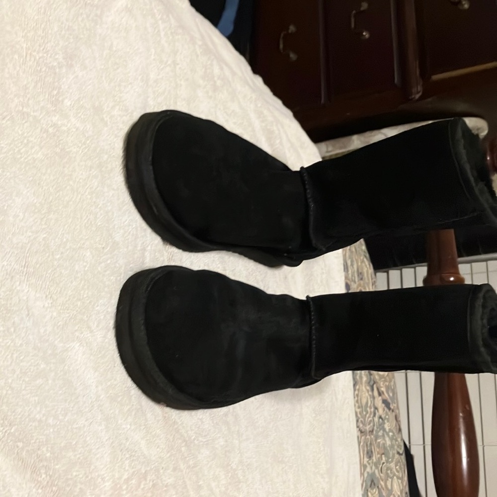 Koolaburra by Ugg Black Suede Short Boot Size 11